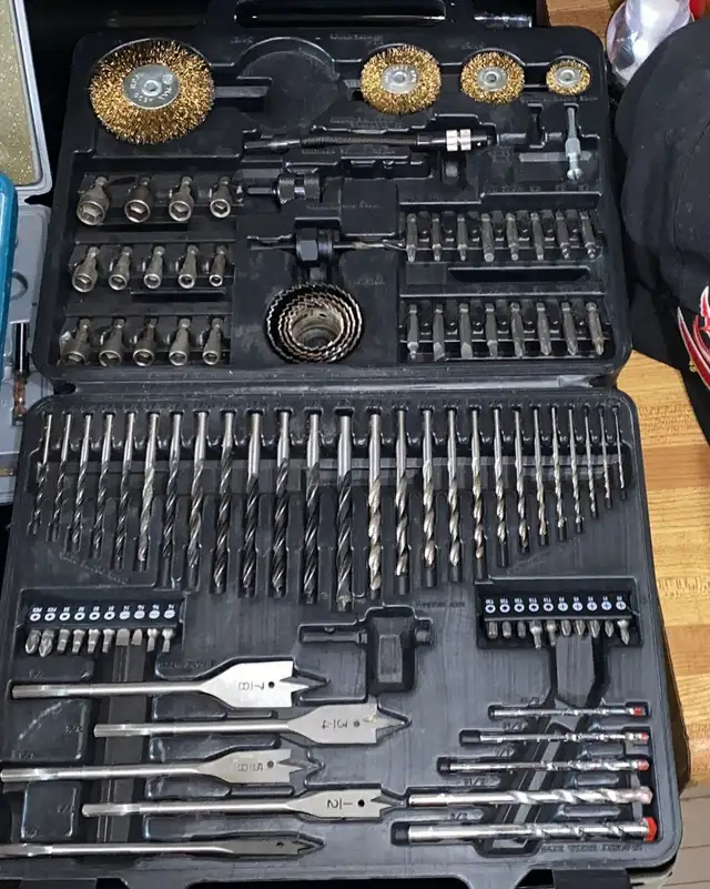 Bosch V-Line Titanium Drill and Bit Set
