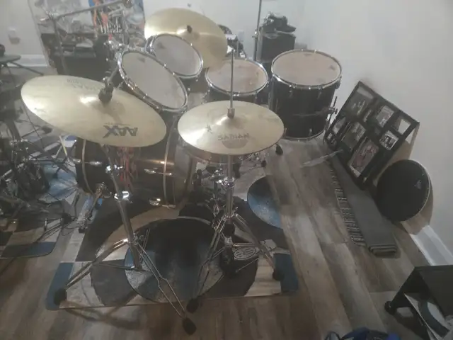 Pearl drum set for sale--- lots of extra parts in Drums & Percussion in Kawartha Lakes - Image 8