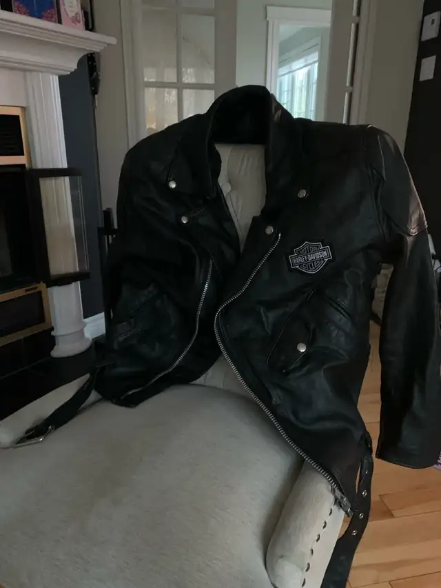 leather jacket603675913576796161