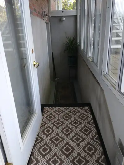 CHAMBRE AVEC ENTRÉE INDÉPENDANTE À LOUER DANS MAISON SITUÉE À DUVERNAY, LAVAL ANNONCE PRÉSENTE SIGNI...