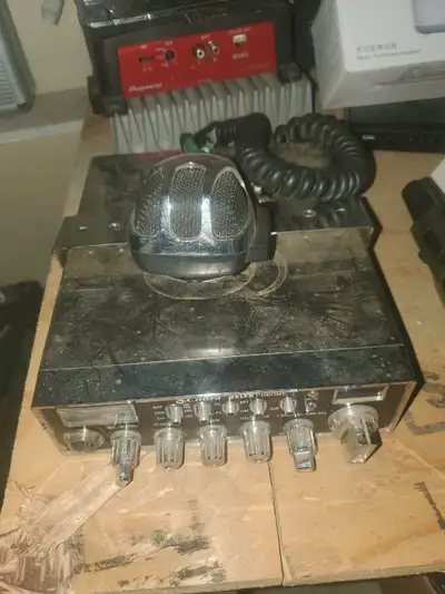 Professional cobra cb radio with matching chrome microphone