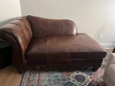 See pics for details. Very good condition with minor wear you can see in pic. $1700 new plus tax Thi...