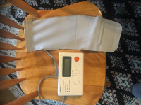 omron HEM-712C portable blood pressure machine