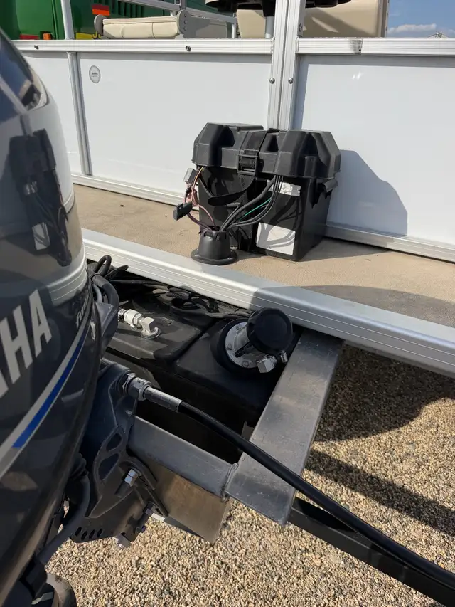2018 Sunchaser Oasis 818KPH Pontoon in Powerboats & Motorboats in Regina - Image 9