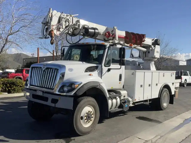 2017 International 7300 Altec DC47-TR Digger Derrick Unit in Other in Prince George - Image 2
