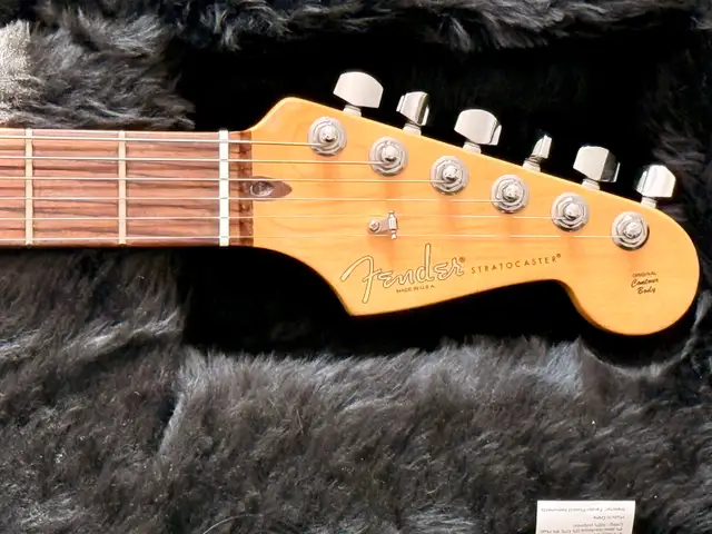 2016 Fender American STD Strat - Bordeaux Metallic (Suhr V63+) in Guitars in Ottawa - Image 4