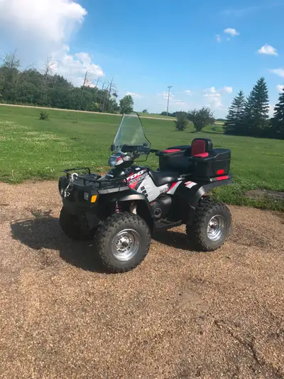 LIKE NEW CONDITION. 700 CC, 4X4 HI AND LO, AUTOMATIC, HITCH, WINCH, TWO UP SEAT LOCKABLE STORAGE, CU...