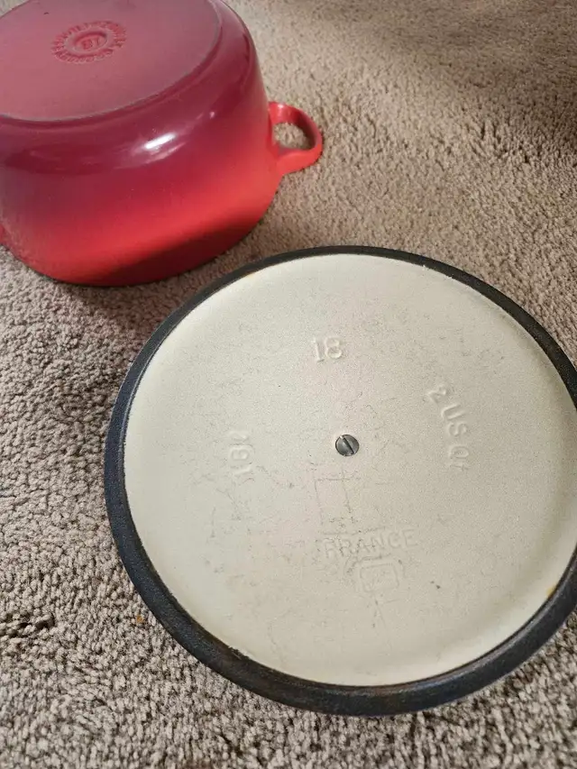Le Creuset Red 2 QT Dutch Oven in Kitchen & Dining Wares in Calgary - Image 5