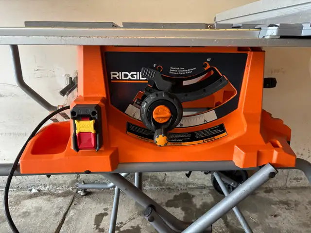 RIDGID Table Saw with Folding Stand in Power Tools in Edmonton - Image 2