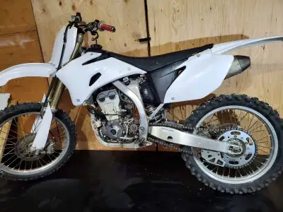 Yz 250 f for sale. Bike starts and runs perfect. Lowering link installed Recent work and maintenance...