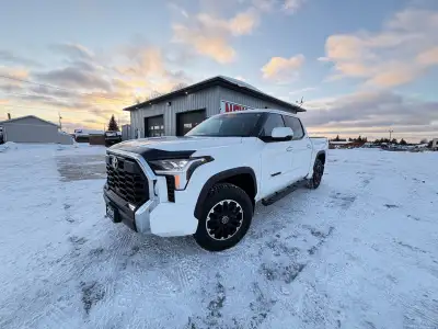 * 2023 TOYOTA TUNDRA TRD OFF ROAD 4X4 * SR5 * CREW CAB * RUNNING BOARDS * TOW PACKAGE * TONNEAU COVE...