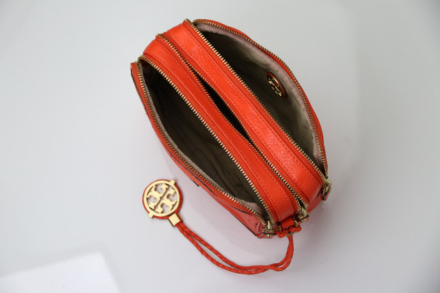 Tory Burch Amelie handbag in Women's - Bags & Wallets in Gatineau - Image 3