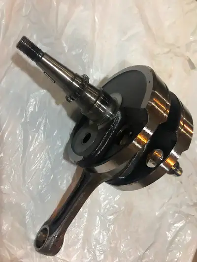 Used crank shaft in good condition will fit from 06 - 09