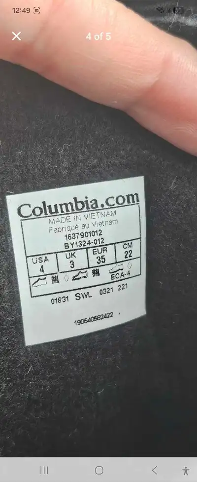 Like new size 4 kids snow boots Excellent condition Cash only Pick up Cambridge Smoke free home