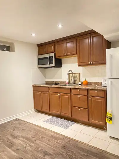 2 Bedroom 1 Bathroom Basement (Freshly Painted & Deep Cleaned)