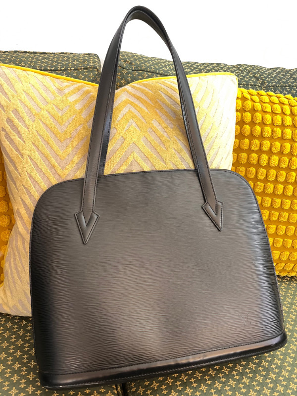 Louis Vuitton Multi-Purchase Bag in Women's - Bags & Wallets in Ottawa