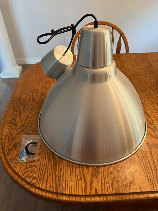 Light fixture in Indoor Lighting & Fans in Kitchener / Waterloo - Image 3