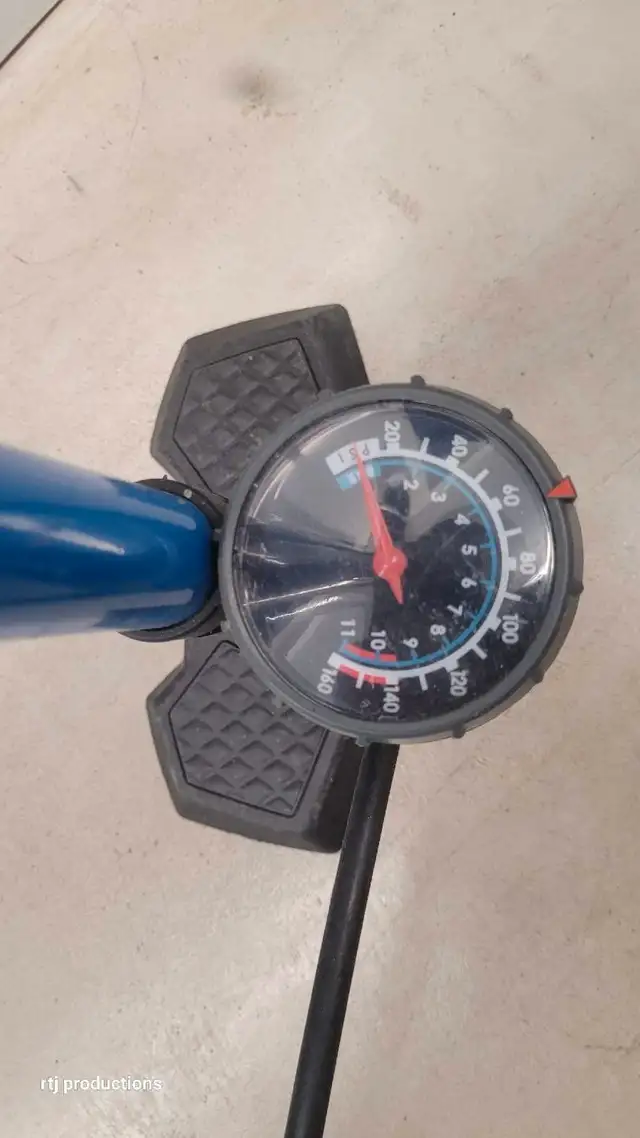 Tire Pump62864364987394122