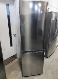 Réfrigérateur LG avec congélateur en bas en argentée à 729$