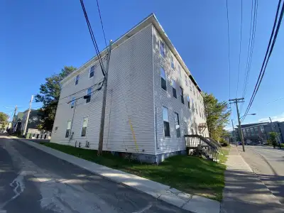 Available NOW! 230-232 University Avenue, Charlottetown This 2 bedroom, 1 bathroom, living room, plu...