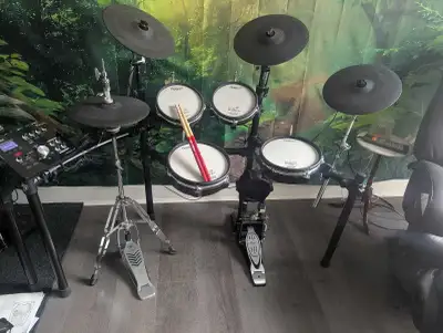 Roland td25 KV electronic drum kit in excellent shape, View more