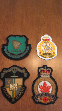 4 Badges Vintage