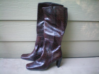 woman's boots s.8, ext.