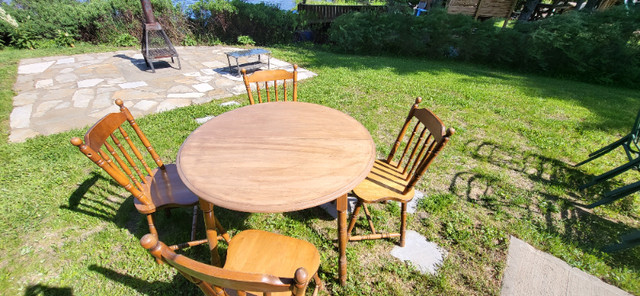 Set table de cuisine ronde en bois dans Mobilier de salle à manger et cuisine  à Shawinigan - Image 3