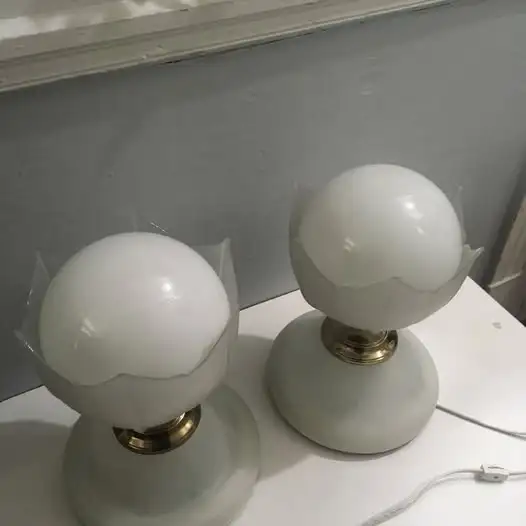2 Mid Century Murano Glass Table Lamps - in Excellent Condition in Indoor Lighting & Fans in City of Montréal - Image 4