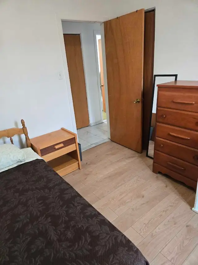 Chambre à louer pour non fumeur in Room Rentals & Roommates in City of Montréal - Image 3