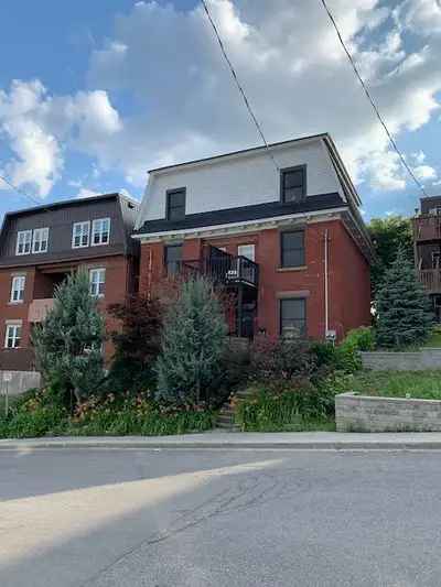 Top floor duplex 4 bed - just two blocks to uOttawa, Father&Sons, View more