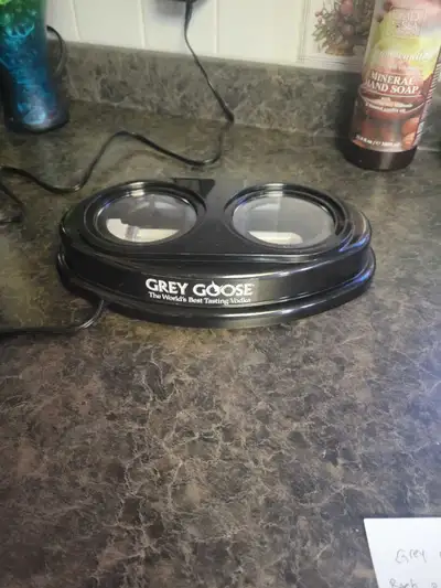 GREY GOOSE VODKA BACK BAR BOTTLE LIGHT UP DISPLAY.