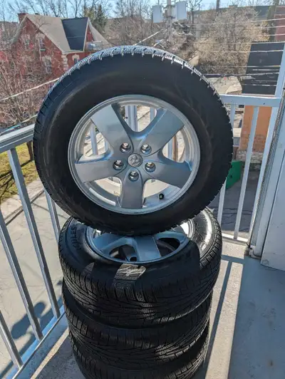 Pneus d'hiver avalanche hercule 3×9 1×10 / 32 avec mags 16 pouces de compagnie et pneus 215/65/16 ét...