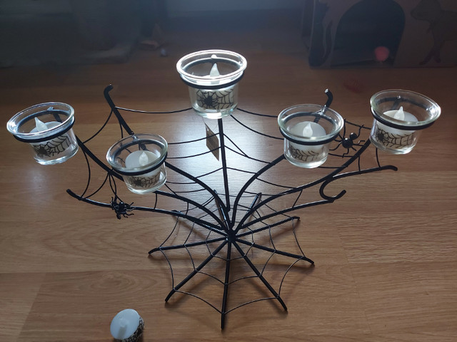 Yankee Candle Spider Web Tea Light Candle Holder in Home Décor & Accents in Kamloops - Image 2