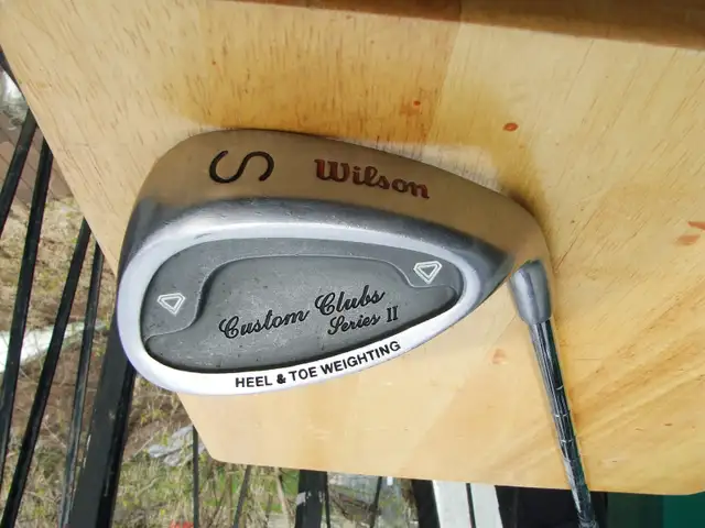 Wilson Custom Clubs Series II SW (RH) - $10.00 in Golf in Belleville - Image 3