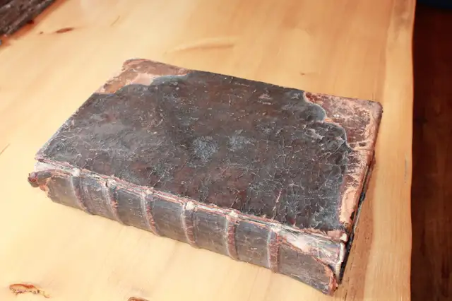Old Bible J. F. Ostervald in Other in Belleville - Image 2