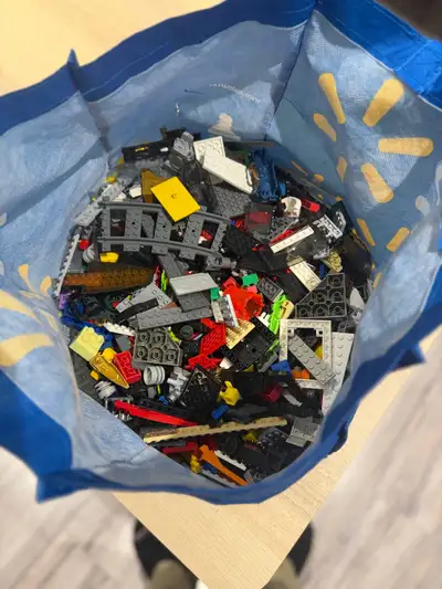 9lbs of various Lego pieces includes many pieces from kits. There are some knock off pieces mixed in...