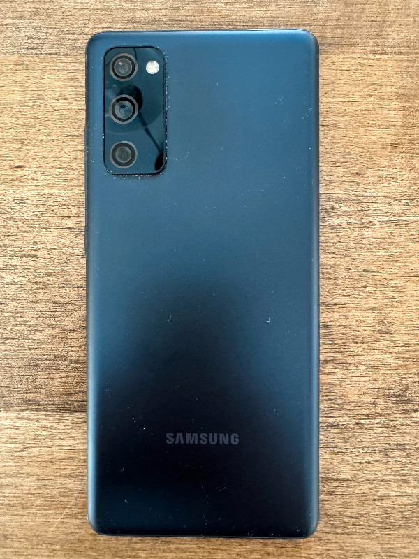 Samsung galaxy s20 fe dans Téléphones cellulaires  à Laval/Rive Nord - Image 2