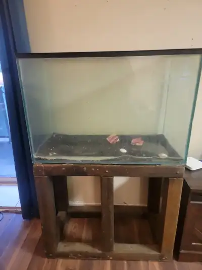 Selling my 70 gallon tall fish tank its missing a peice of the bottom trim no lid quick sale 100 buc...