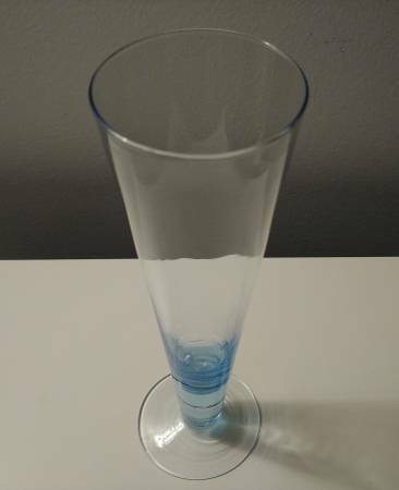 Glass Vase With Blue Tint - New in Home Décor & Accents in Burnaby/New Westminster - Image 3