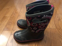 Bogs size 3 child winter boots