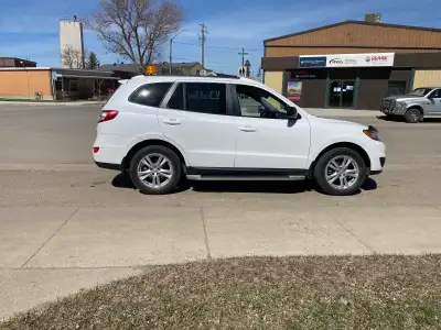 * Needs rear engine main seal replaced* 2011 Sport Tri-white with black int V6 engine Auto transmiss...