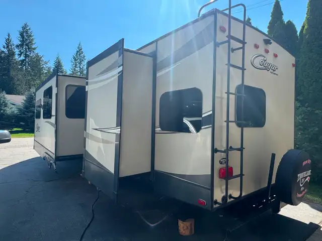 2017 Keystone Cougar Travel Trailer in Travel Trailers & Campers in Nelson - Image 3