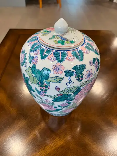 Vintage Chinese Jar with lid, View more