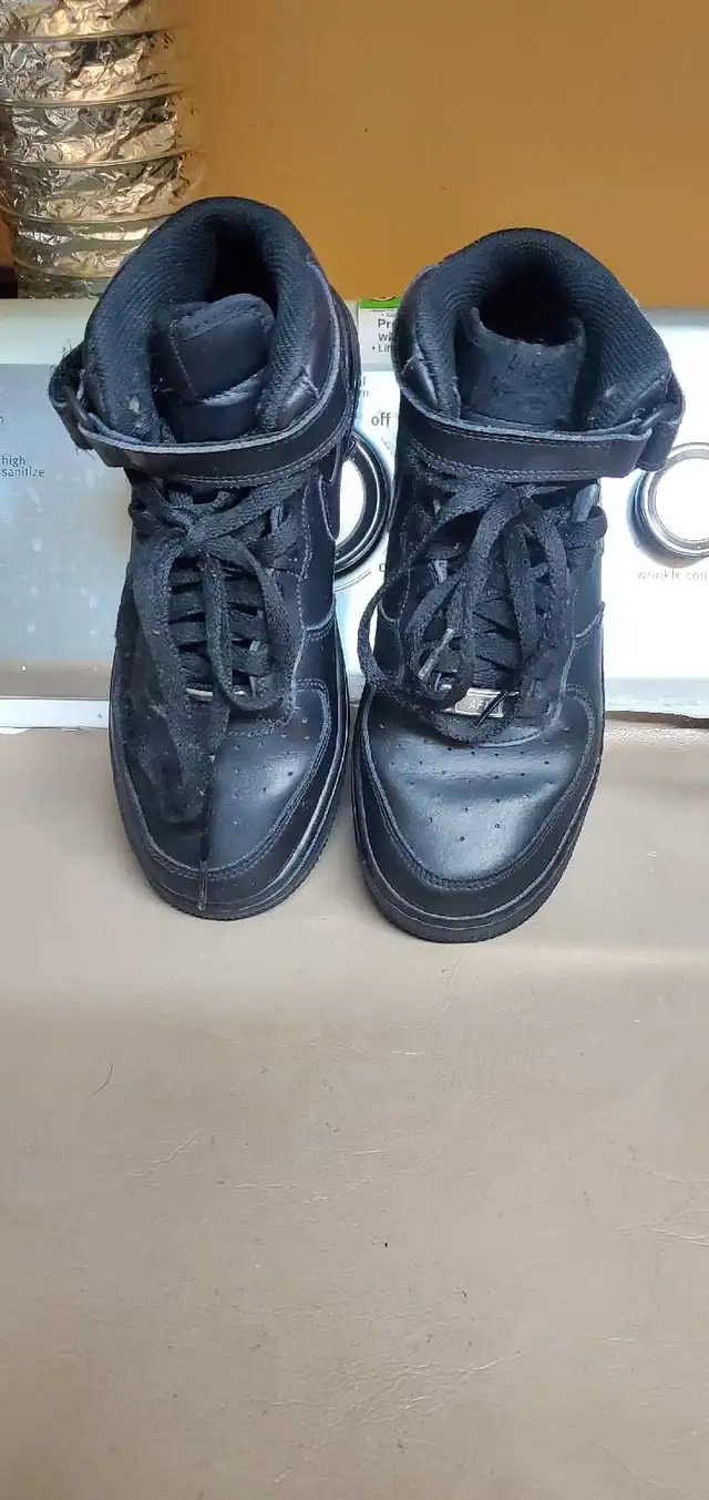 Nike Shoes in Men's Shoes in Oshawa / Durham Region - Image 2