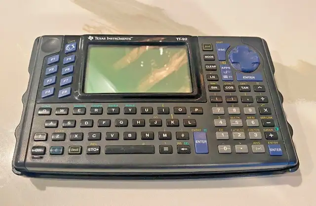 Texas Instruments TI-92 graphic calculator in Other in Mississauga / Peel Region - Image 4