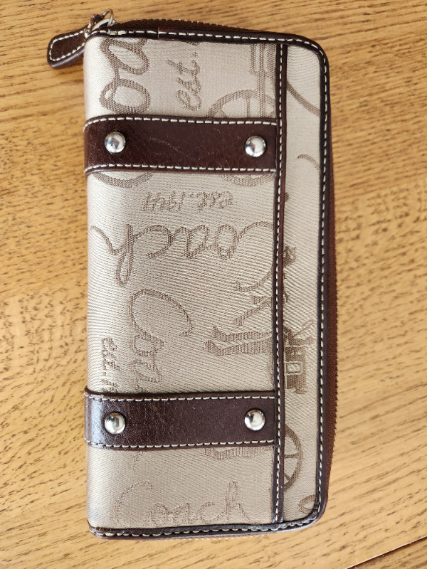 Womens Coach Wallet in Women's - Bags & Wallets in Strathcona County - Image 2