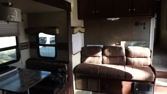 Elkridge E22 Extreme Lite Fifth Wheel in Travel Trailers & Campers in Regina - Image 3
