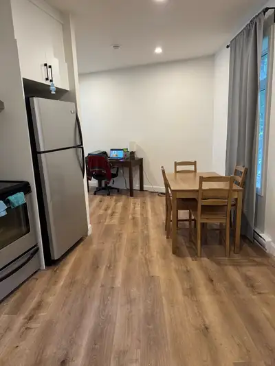 Apparemment de 1 chambre et 1 salle de bain