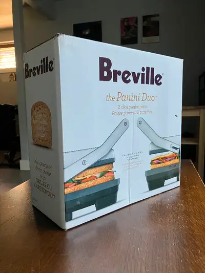 Breville Panini Press, never been used before. - Integrated On/Off 'Power' and 'Ready' Lights - Lock...